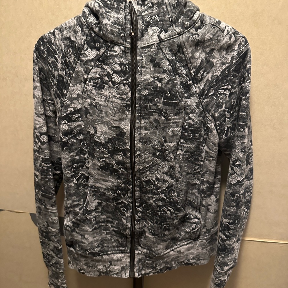 Lululemon scuba jacket size 8